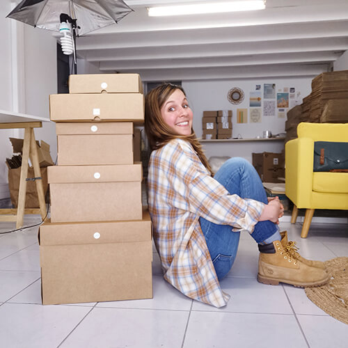 Chapitre 3 - Le faux départ.
La première version n'est jamais la bonne. L’équipe du site a poussé le truc jusqu’au bout, la première version du site a vue le jour le 19 janvier 2018 à 15h10 (jour et heure de ma naissance héhé).Puisque mon idée était géniale et que le site était COMME JE VOULAIS, je m’attendais à une flopée de commande en 10 min.