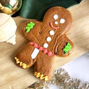 Bonhomme en pain d'épices artisanal décoré à la glace royale