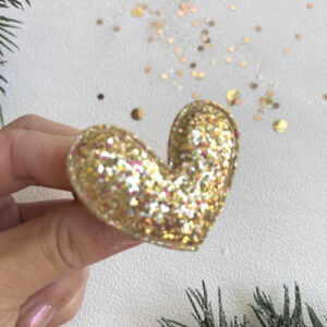 Broche coeur doré à paillettes