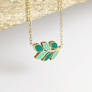 Collier doré - feuille verte